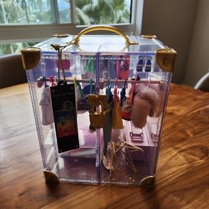MGA Entertainment Rainbow High Deluxe Fas Fashion Closet+Rolling vanity train